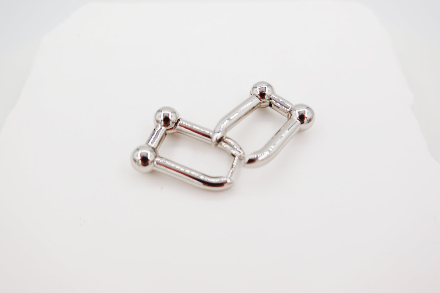 U shape Lock Leverback Earrings