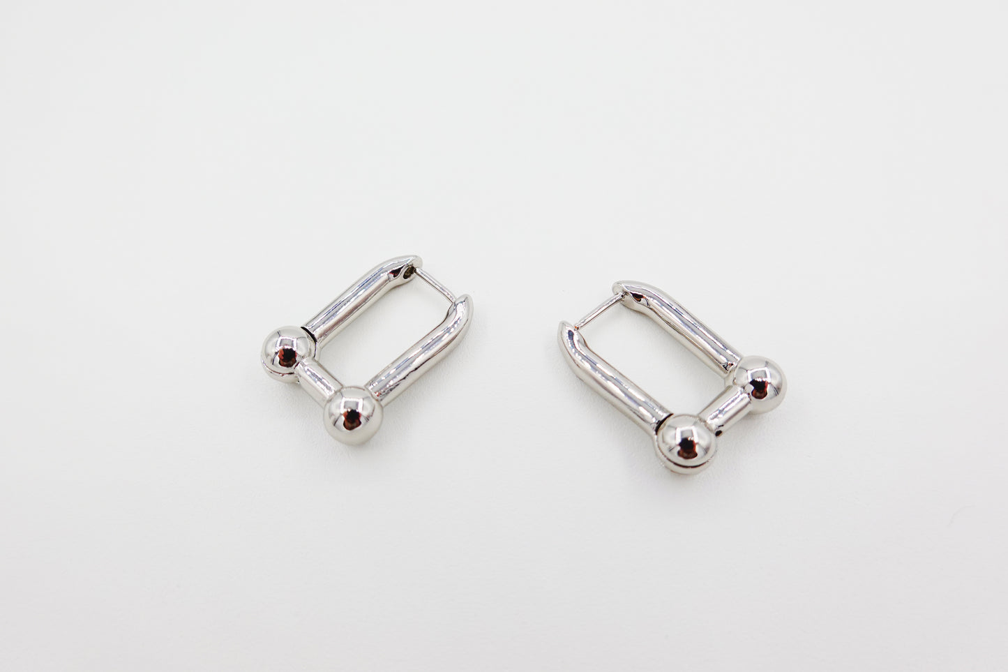 U shape Lock Leverback Earrings