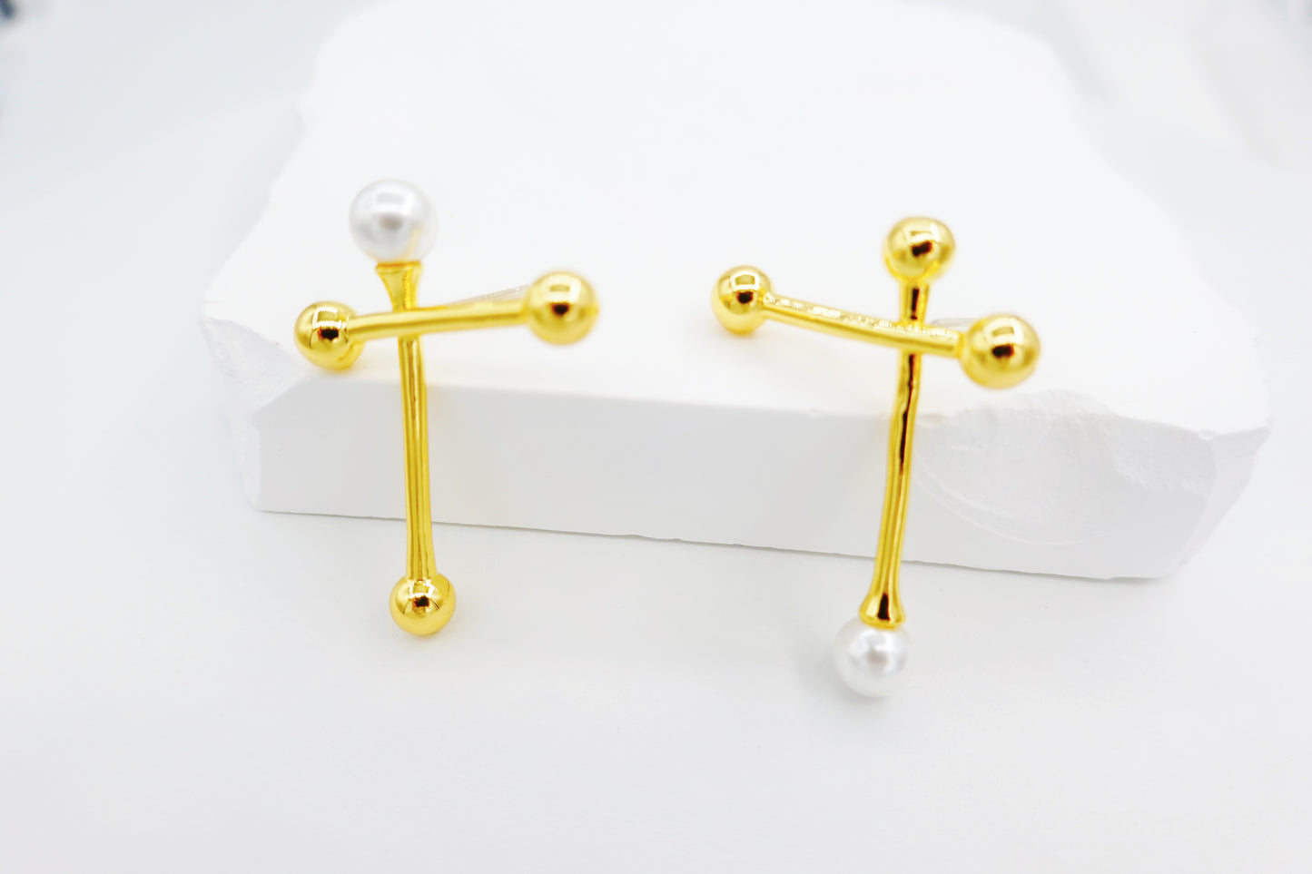 Pearl Sceptre Cross Stud Earrings