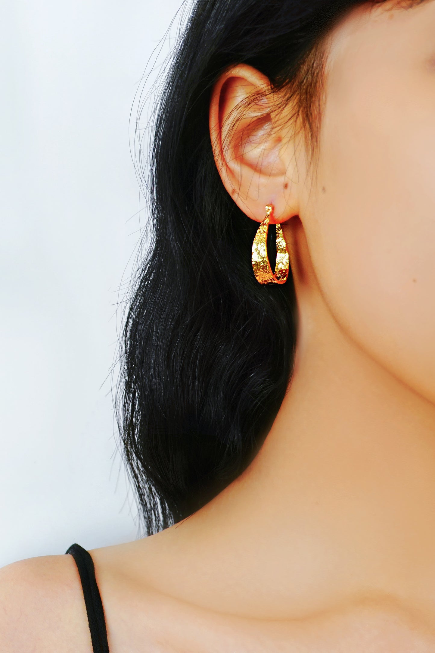 Grained Gold Hoop Leverback Earrings